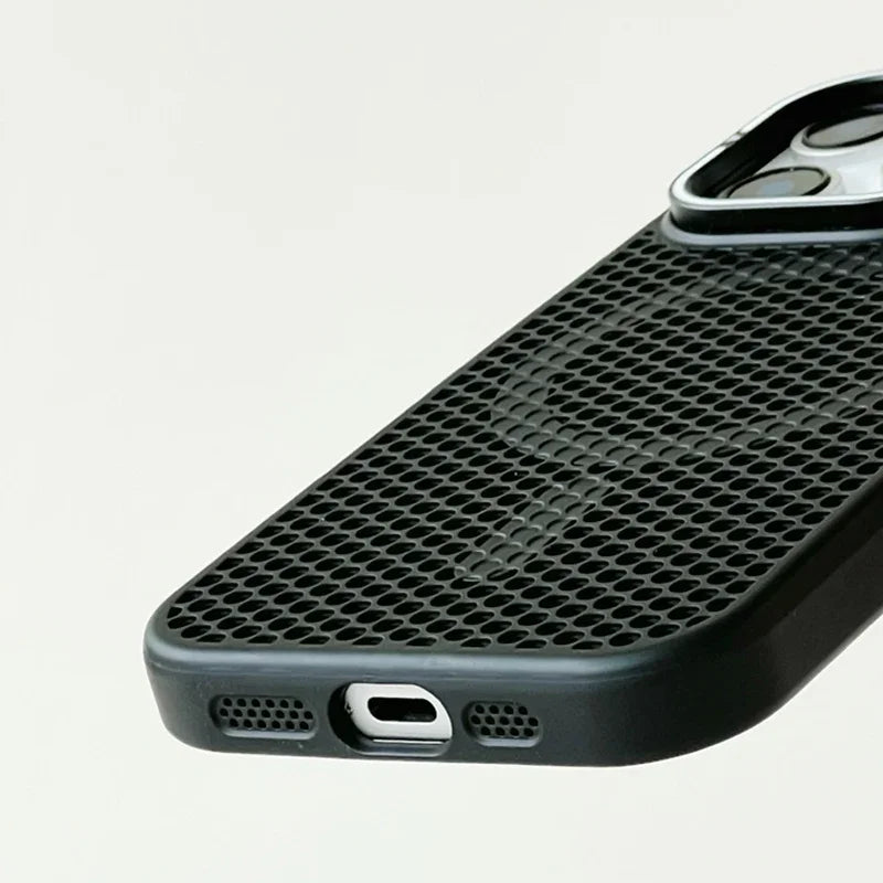 Funda MagSafe con rejilla de panal para iPhone 17, 17 Air, 16, 15, 14, 13, 12 Pro Max, soporte de lente de aleación y cubierta de carga inalámbrica.